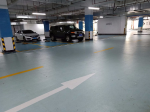 停車場(chǎng)地坪漆開(kāi)裂的解決辦法 如何翻新